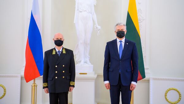 Rusijos ambasadoriaus Lietuvoje Aleksejus Isakovas ir Lietuvos prezidentas Gitanas Nausėda - Sputnik Lietuva