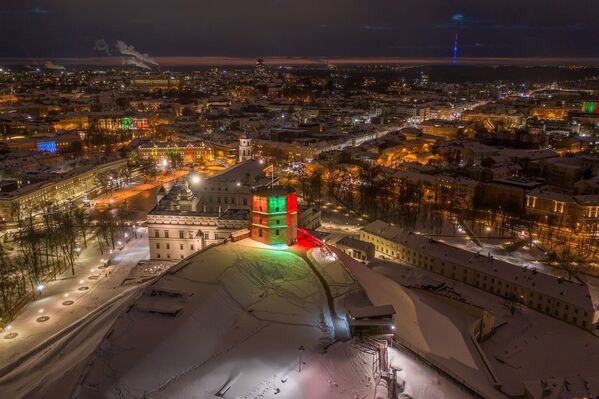 Праздничная подсветка Вильнюса в День восстановления Литовского государства  - Sputnik Литва