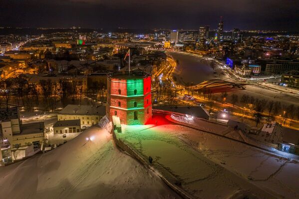 Праздничная подсветка Вильнюса в День восстановления Литовского государства  - Sputnik Lietuva