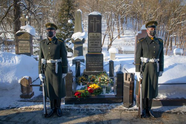 Правительство Литвы возложило венок к могиле Йонаса Басанавичюса  - Sputnik Lietuva