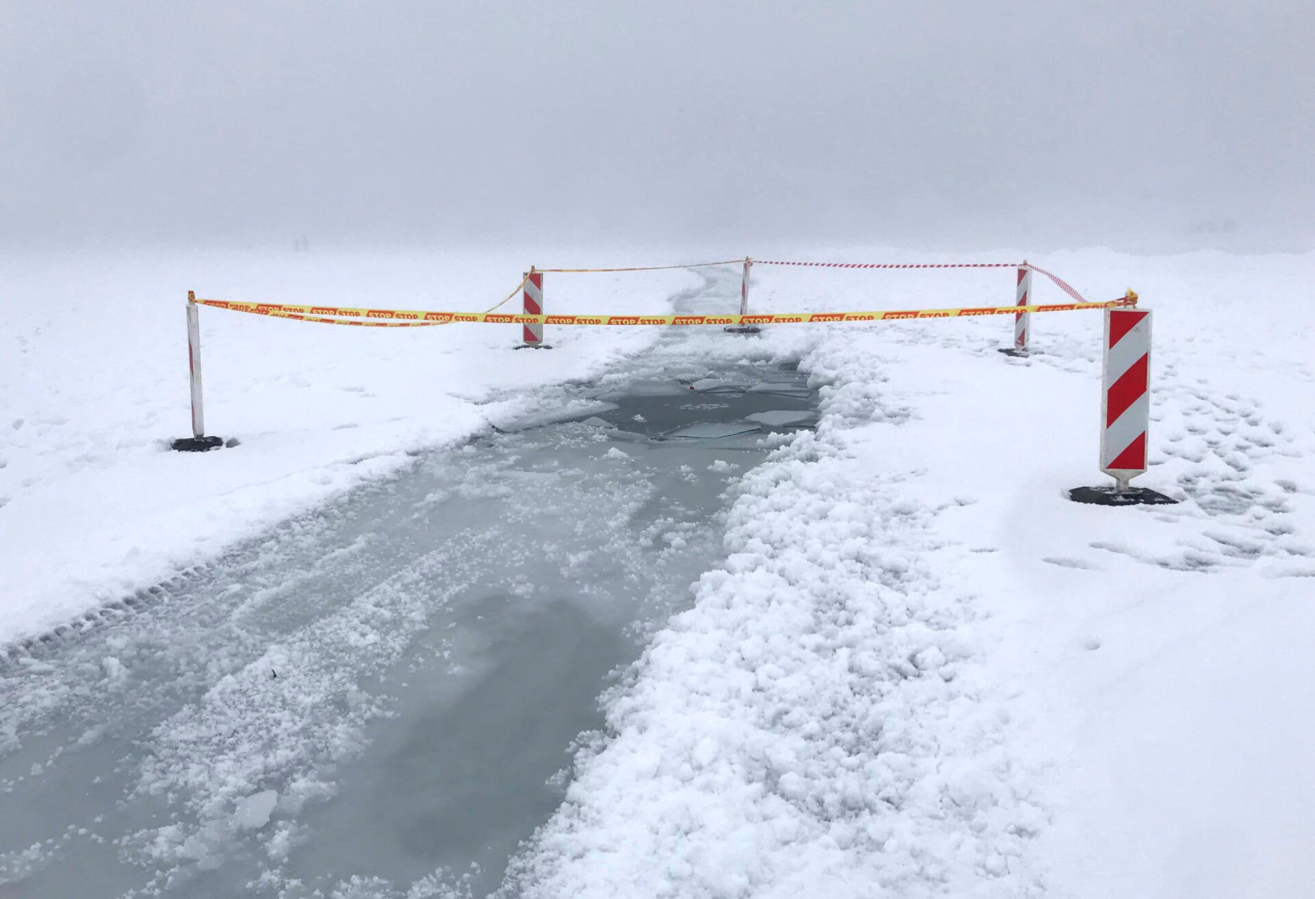 Valant ledą ant Lampėdžio ežero įlūžo ir paniro į dugną traktorius - Sputnik Lietuva, 1920, 16.02.2021