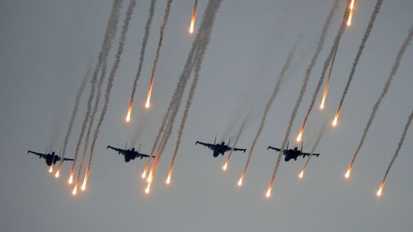 Lėktuvai danguje virš treniruočių aikštelės Minsko srityje - Sputnik Lietuva