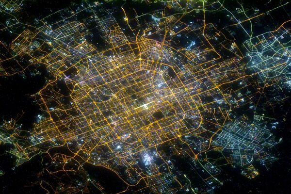 Ночной Пекин, снятый российским космонавтом Сергеем Кудь-Сверчковым с МКС - Sputnik Lietuva