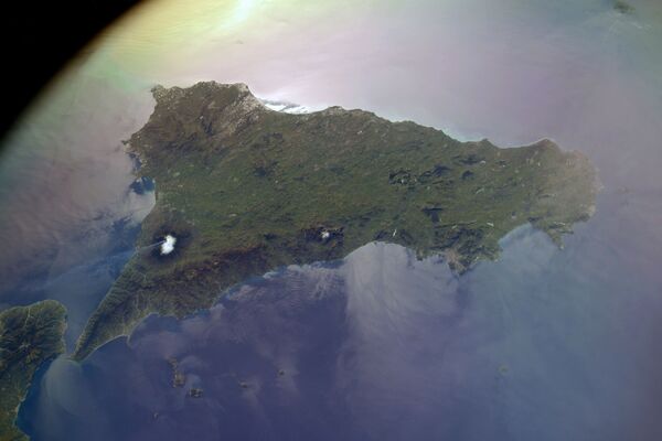Вид из космоса на вулкан Этна на Сицилии, снятый российским космонавтом Сергеем Кудь-Сверчковым с МКС - Sputnik Литва