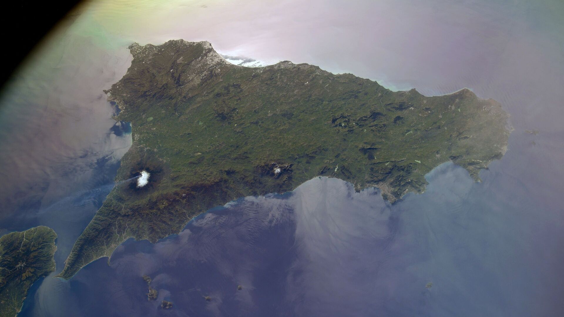 Вид из космоса на вулкан Этна на Сицилии, снятый российским космонавтом Сергеем Кудь-Сверчковым с МКС - Sputnik Lietuva, 1920, 22.05.2021