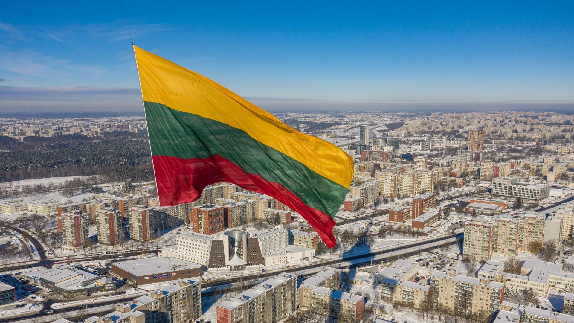 Флаг Литвы на фоне зимнего Вильнюса - Sputnik Lietuva, 1920, 21.02.2021