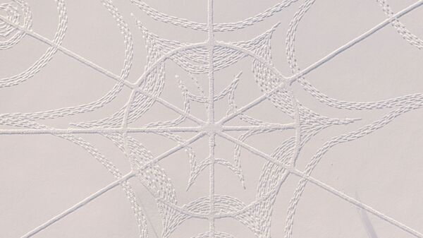 Деталь узора, вытоптанного в снегу в Эспо, Финляндия  - Sputnik Lietuva