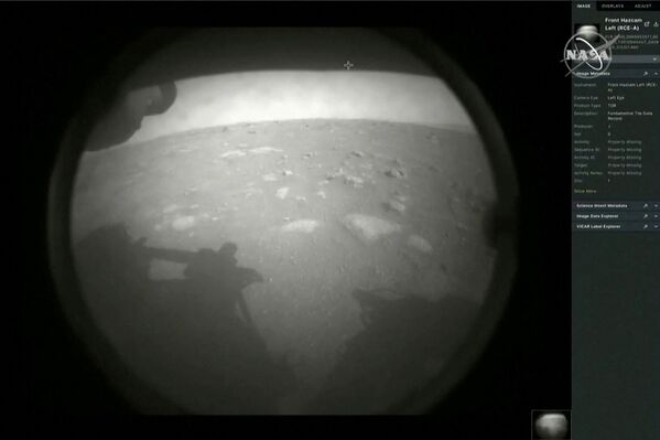 Первые изображения марсохода, успешно приземлившегося на Марсе - Sputnik Lietuva