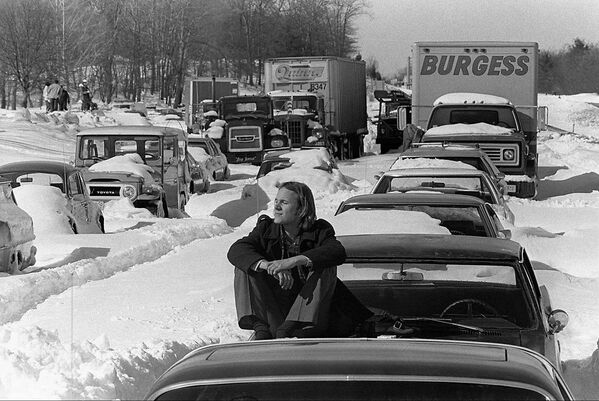 Пробка на шоссе 128 в Массачусетсе, образовавшаяся в результате сильного снегопада в феврале 1978 года - Sputnik Литва