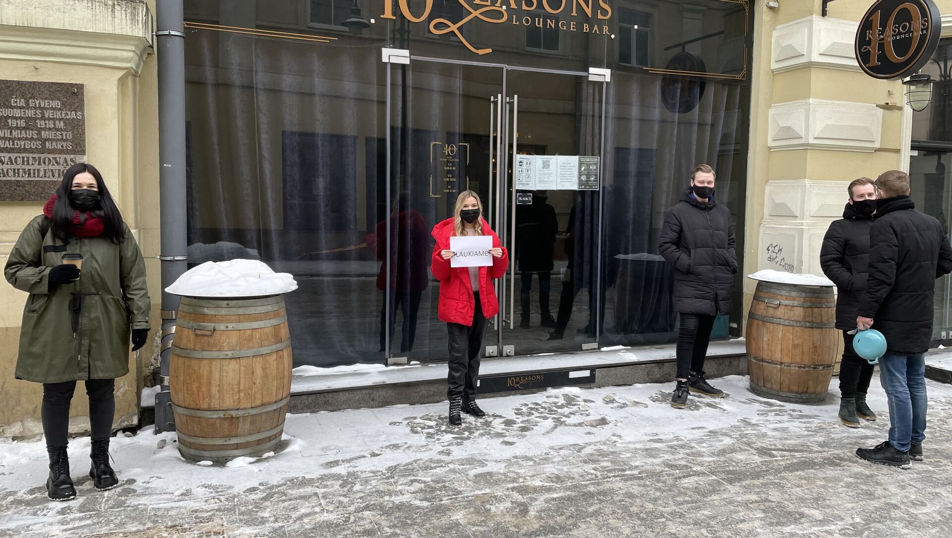 Акция протеста владельцев и сотрудников закрытых на фоне пандемии баров, ресторанов и ночных клубов в Вильнюсе - Sputnik Lietuva, 1920, 01.03.2021