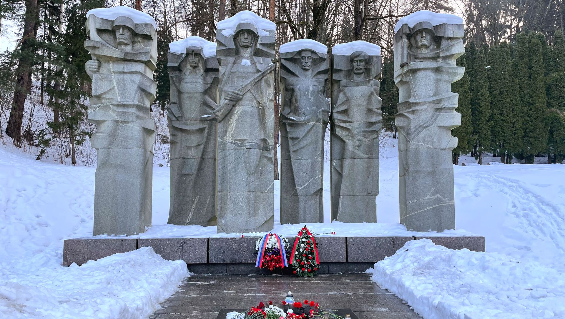 Церемония возложения цветов к могилам советских воинов в Вильнюсе - Sputnik Lietuva, 1920, 23.02.2021