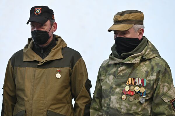 Руководитель ассоциации военной истории Забытые солдаты Виктор Орлов (справа) - Sputnik Lietuva