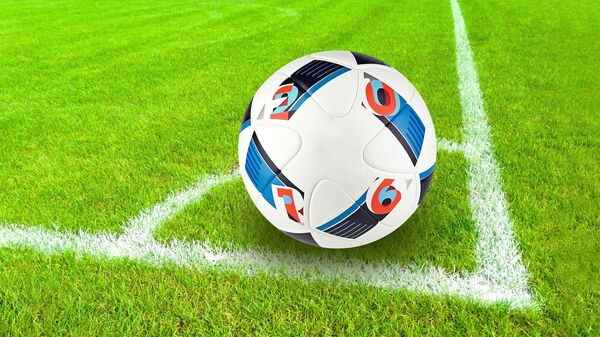 Футбольный мяч на поле стадиона - Sputnik Lietuva