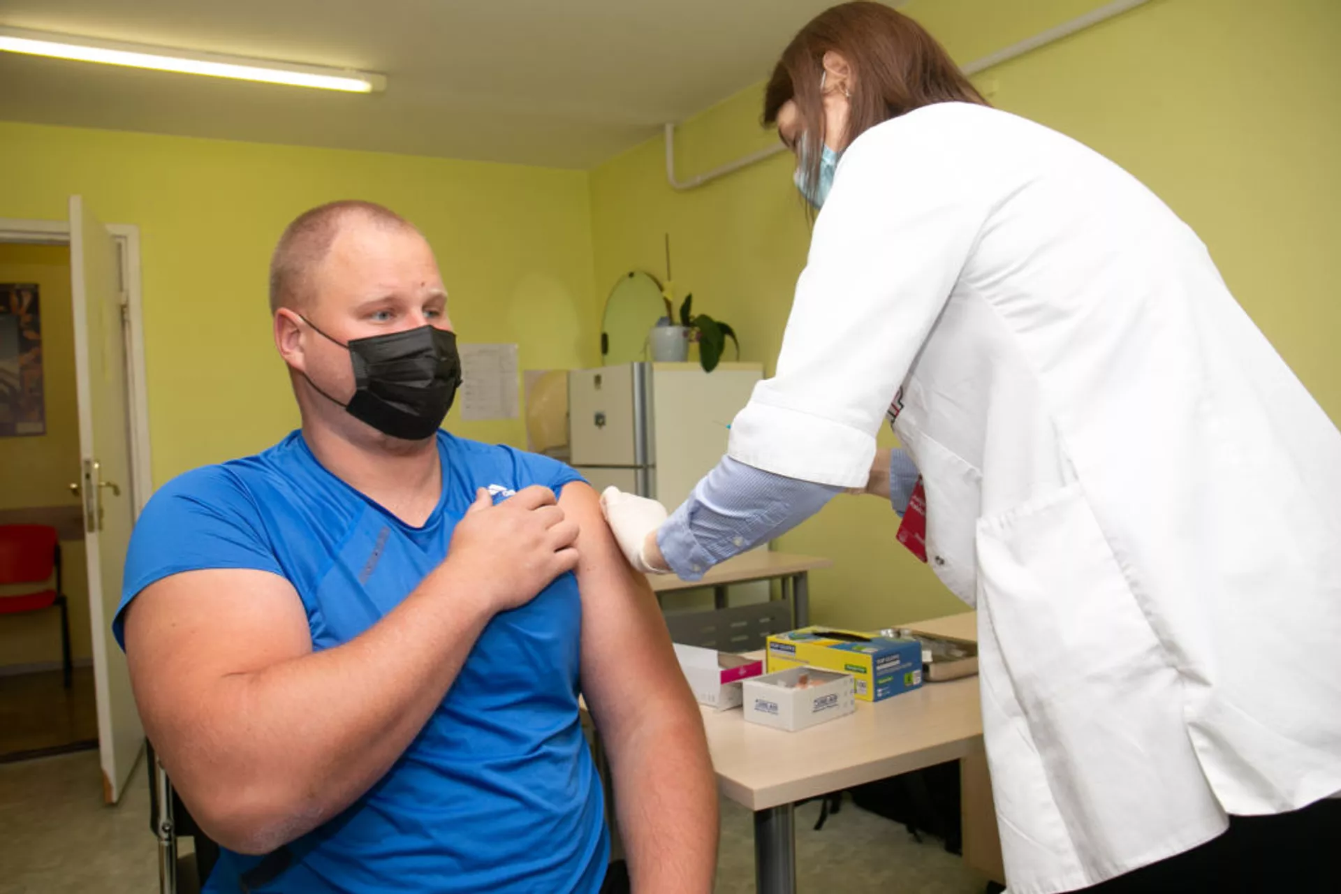 Литовский легкоатлет Андрюс Гуджюс вакцинировался от коронавируса - Sputnik Lietuva, 1920, 12.05.2021