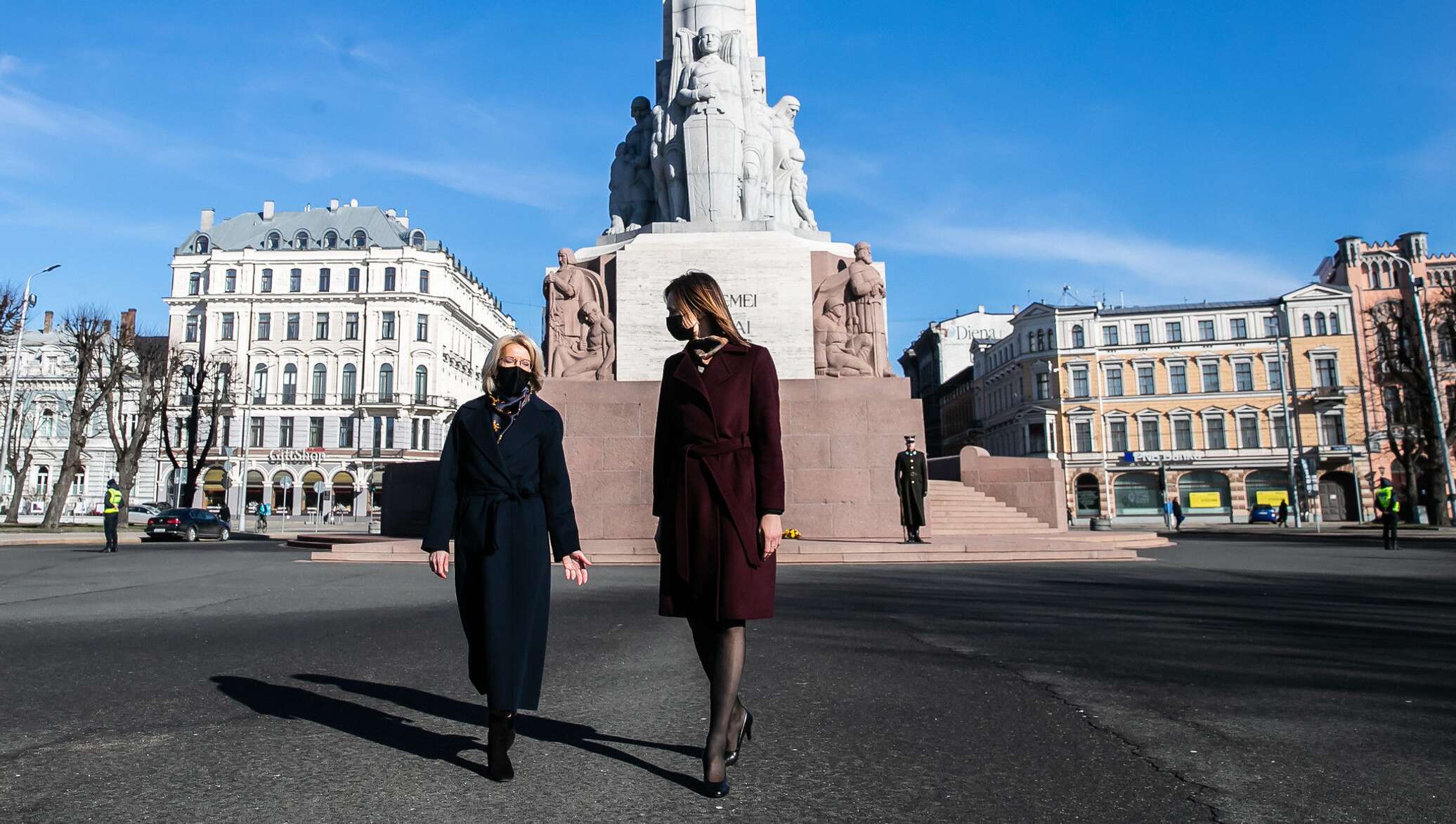 Лига анна ингрида янис и карлис живут в латвии в риге это их план путешествия