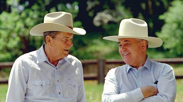 Горбачев и Рейган на ранчо в США в 1992 году - Sputnik Lietuva