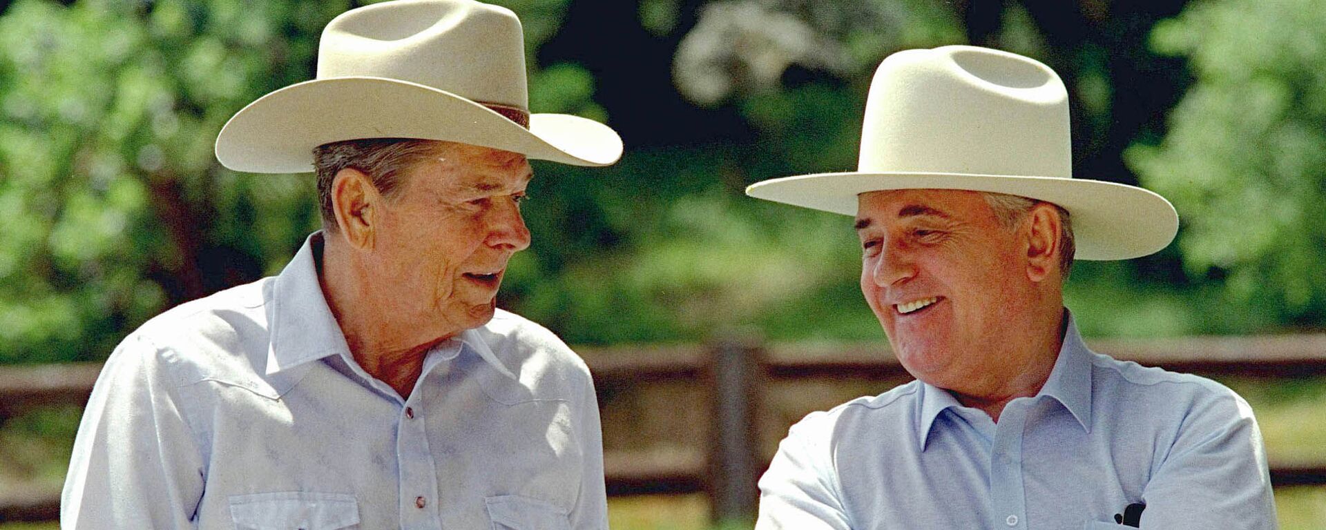 Горбачев и Рейган на ранчо в США в 1992 году - Sputnik Lietuva, 1920, 02.03.2021