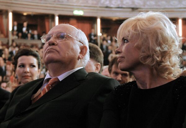 Su dukra Irina Virganskaja Londono karališkojoje Alberto salėje per koncertą, skirtą jo 80-mečiui. - Sputnik Lietuva