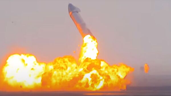 Опубликовано видео взрыва прототипа корабля Starship спустя несколько минут после приземления - Sputnik Литва