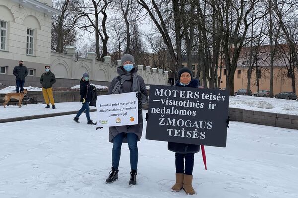 Поскольку в этом году у женщин нет возможности собраться на ежегодный марш, инициативная группа предложила провести онлайн-кампанию. - Sputnik Литва