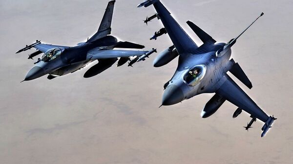 Истребители ВВС США F-16 над территорией Ирака - Sputnik Lietuva