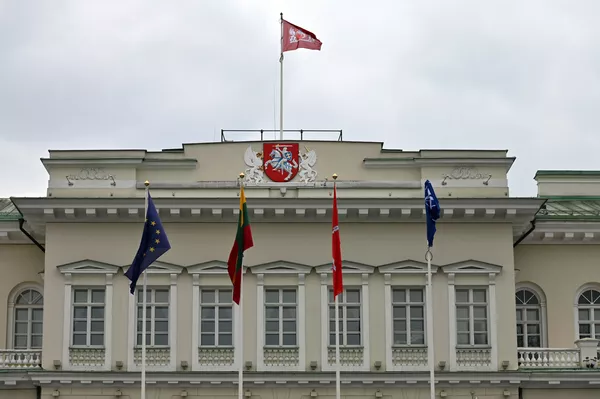 Kovo 11-osios sveikinamojoje kalboje Gitanas Nausėda palinkėjo šalies gyventojams kantrybės. Kovo 11-osios sveikinamojoje kalboje Gitanas Nausėda palinkėjo šalies gyventojams kantrybės. - Sputnik Lietuva