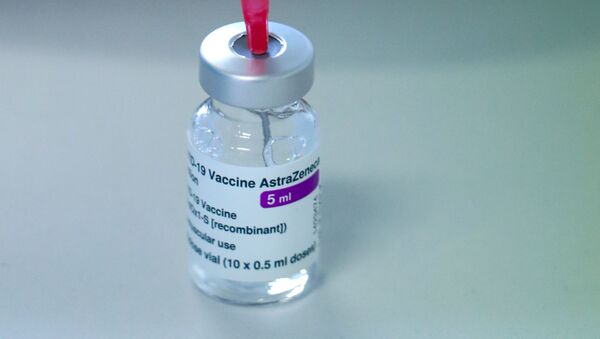 Флакон с вакциной против коронавируса AstraZeneca (COVID-19) - Sputnik Литва