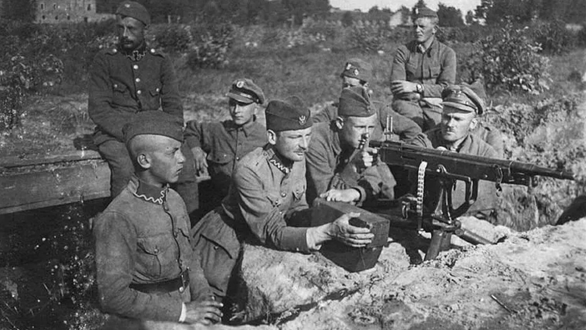 Польские солдаты в окопах под Милосной, август 1920 год, Советско-польская война - Sputnik Lietuva, 1920, 17.03.2021