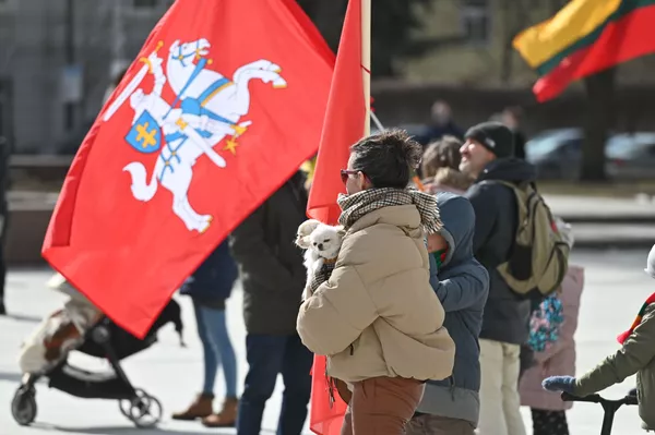 Daugelis dalyvių atvyko be kaukių arba renginio metu jų nedėvėjo. Daugelis dalyvių atvyko be kaukių arba renginio metu jų nedėvėjo. - Sputnik Lietuva