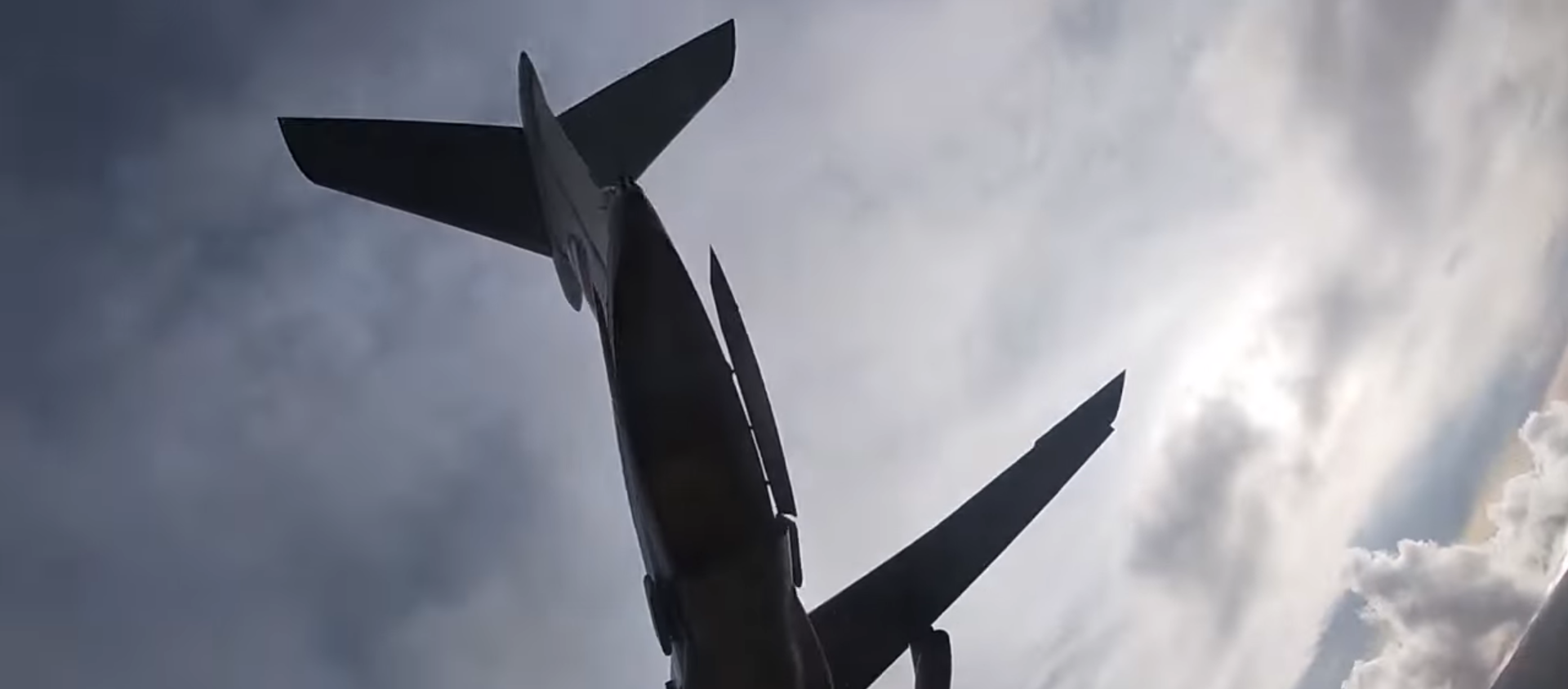 Минобороны РФ показало на видео захват аэродрома на учении в Крыму  - Sputnik Литва, 1920, 21.03.2021