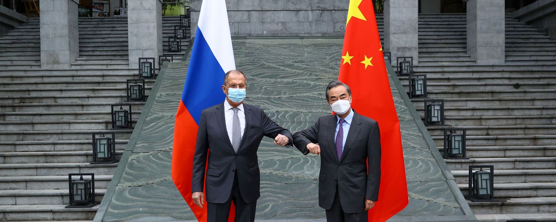 Rusijos užsienio reikalų ministras Sergejus Lavrovas ir Kinijos užsienio reikalų ministras Wang Yi - Sputnik Lietuva, 1920, 11.01.2022