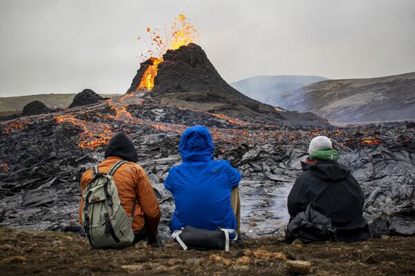 Paskutinis išsiveržimas Reikjaneso pusiasalyje įvyko maždaug prieš 800 metų, o Fagradalsfjadlio ugnikalnis neišsiveržė maždaug šešis tūkstančius metų. - Sputnik Lietuva