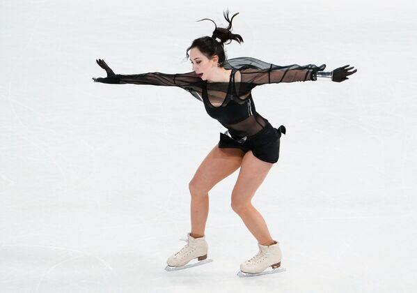 Nuotraukoje: Rusijos čiuožėja Jelizaveta Tuktamiševa atlieka trumpąją moterų čiuožimo programą. Po trumposios programos sportininkė užėmė trečiąją vietą. - Sputnik Lietuva