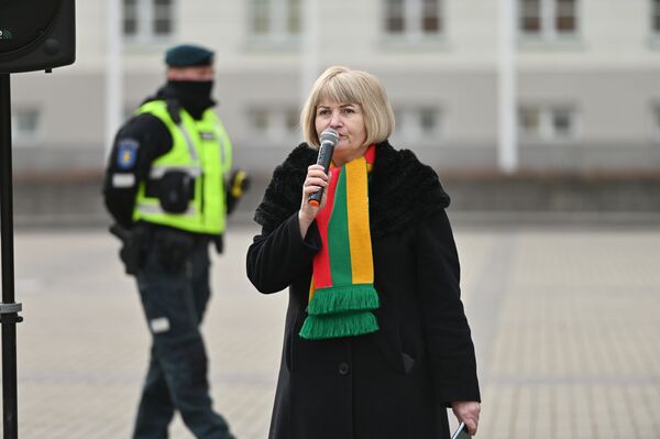 На фото: участница митинга Астра Астраускайте. - Sputnik Литва