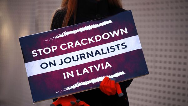 Одиночный пикет в защиту свободы слова в Москве - Sputnik Lietuva