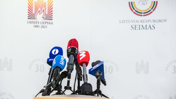 Микрофоны литовских СМИ в Сейме Литвы - Sputnik Lietuva