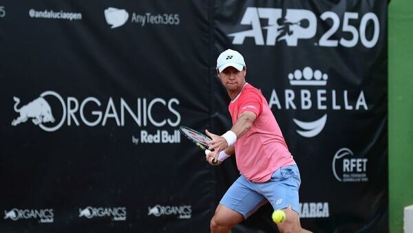 Литовский теннисист Ричардас Беранкис на первом в сезоне грунтовом турнире в испанской Марбелье - Sputnik Литва