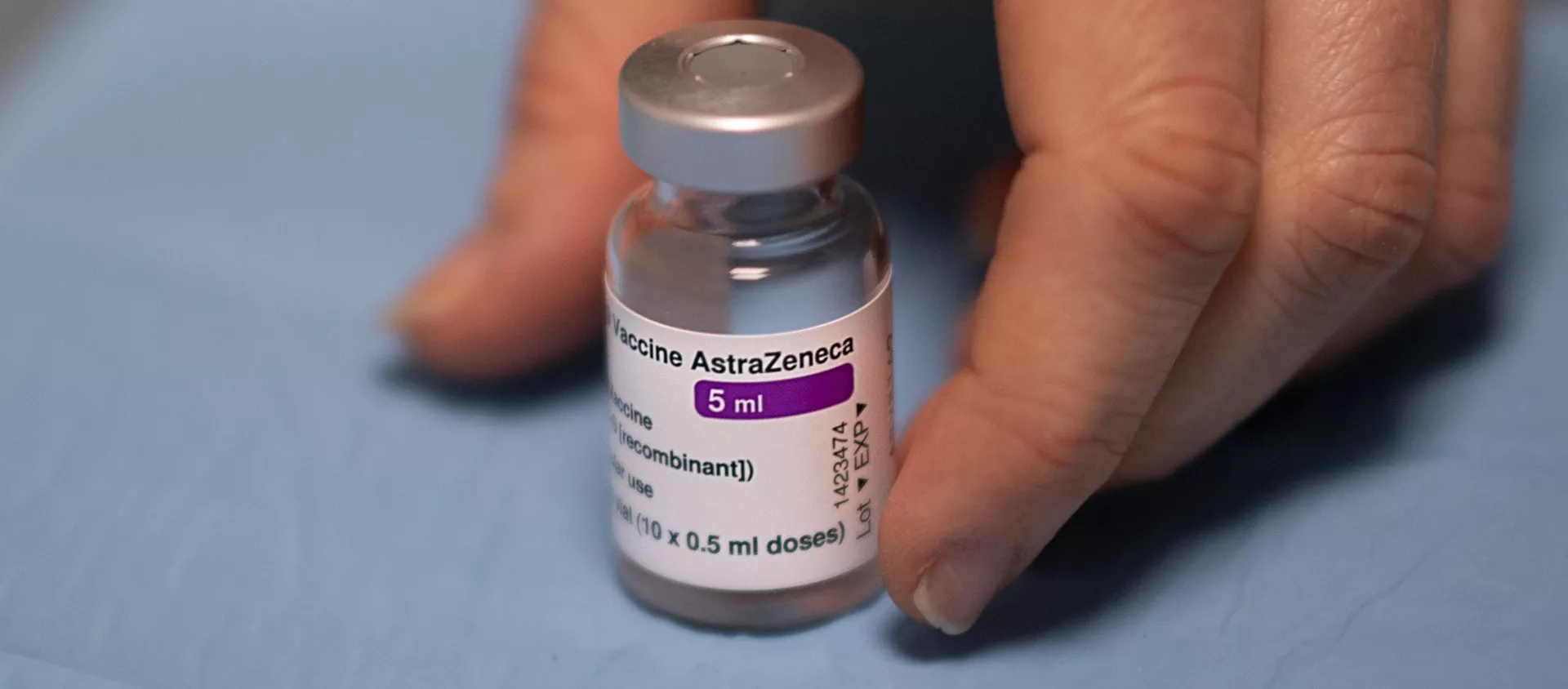 Ампула с вакциной AstraZeneca - Sputnik Lietuva, 1920, 08.04.2021