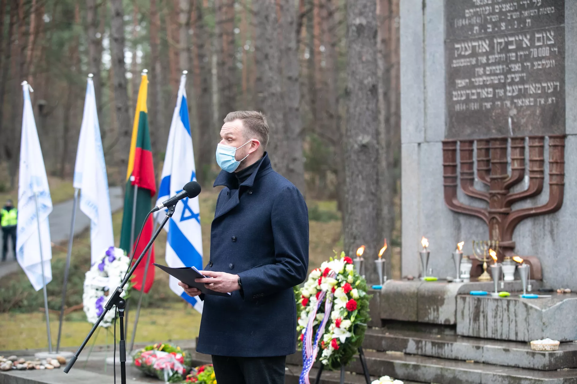 Глава МИД Литвы Габриэлюс Ландсбергис на Панеряйском кладбище в День памяти катастрофы и героизма Глава МИД Литвы Габриэлюс Ландсбергис на Панеряйском кладбище в День памяти катастрофы и героизма - Sputnik Lietuva, 1920, 12.05.2021