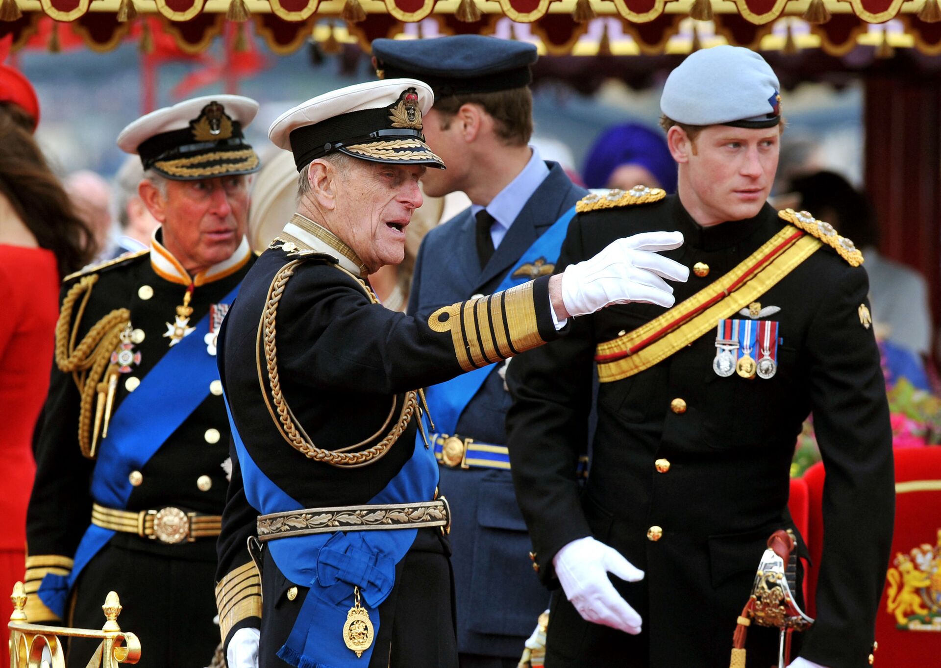 Члены королевской семьи принц Чарльз, принц Филипп, принц Уильям и принц Гарри, 3 июня 2012 - Sputnik Lietuva, 1920, 12.05.2021