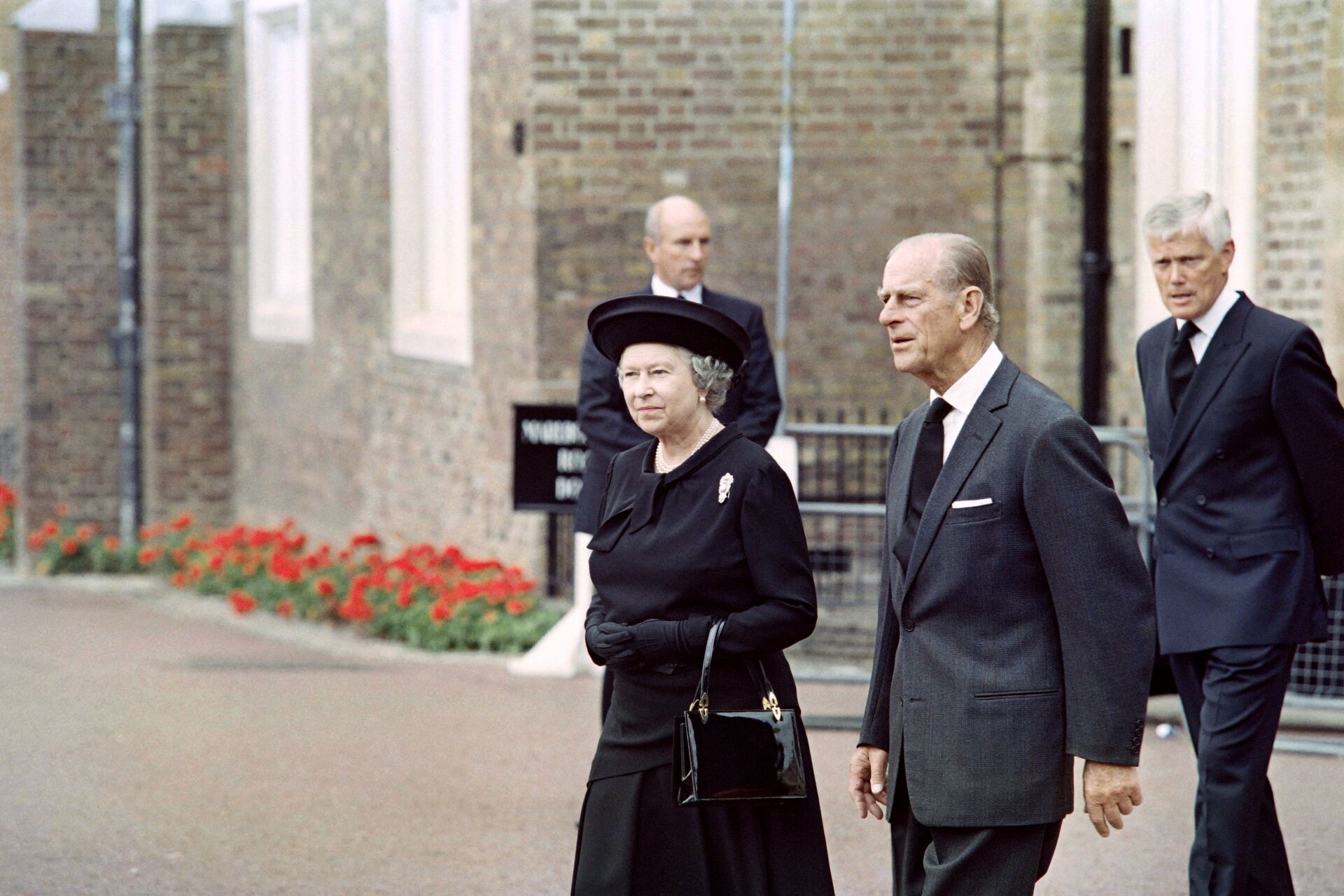 Королева Великобритании Елизавета II и ее муж принц Филипп, 5 сентября 1997 - Sputnik Lietuva, 1920, 12.05.2021
