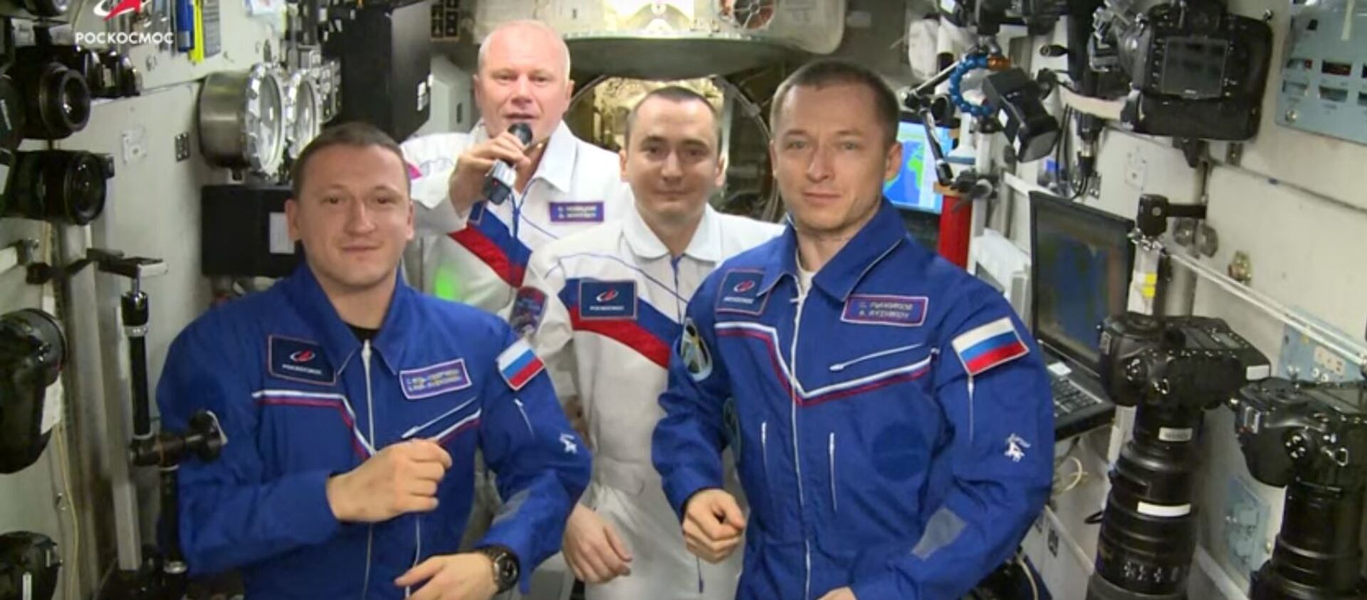 Космонавты с МКС поздравили с 60-летием полета Гагарина - Sputnik Литва, 1920, 12.04.2021