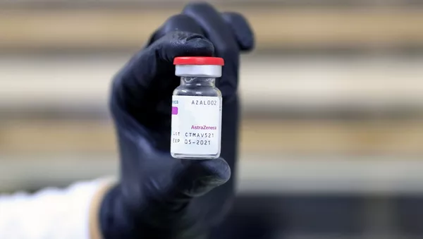 Ампула с вакциной AstraZeneca - Sputnik Lietuva