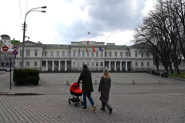 Nepaisant šilumos, orai buvo labai permainingi — dangų tai dengė debesys, tai rodėsi kaitri saulė. Nepaisant šilumos, orai buvo labai permainingi — dangų tai dengė debesys, tai rodėsi kaitri saulė. - Sputnik Lietuva