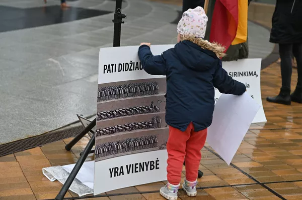 Kaip pažymėjo Kepenis, žmonės verčiami testuotis net nepaisant to, kad vis dažniau sakoma, jog testai neparodo realios situacijos. Kaip pažymėjo Kepenis, žmonės verčiami testuotis net nepaisant to, kad vis dažniau sakoma, jog testai neparodo realios situacijos. - Sputnik Lietuva