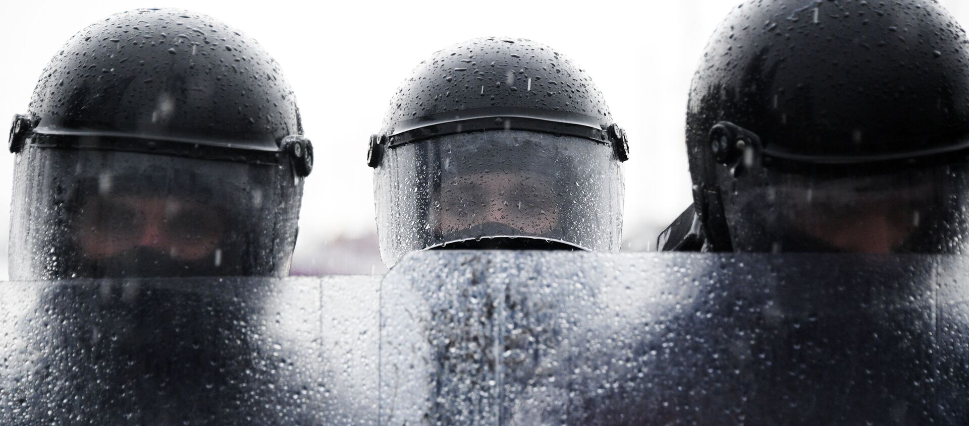 Сотрудники правоохранительных органов во время акции протеста оппозиции в Минске, архивное фото - Sputnik Литва, 1920, 18.04.2021