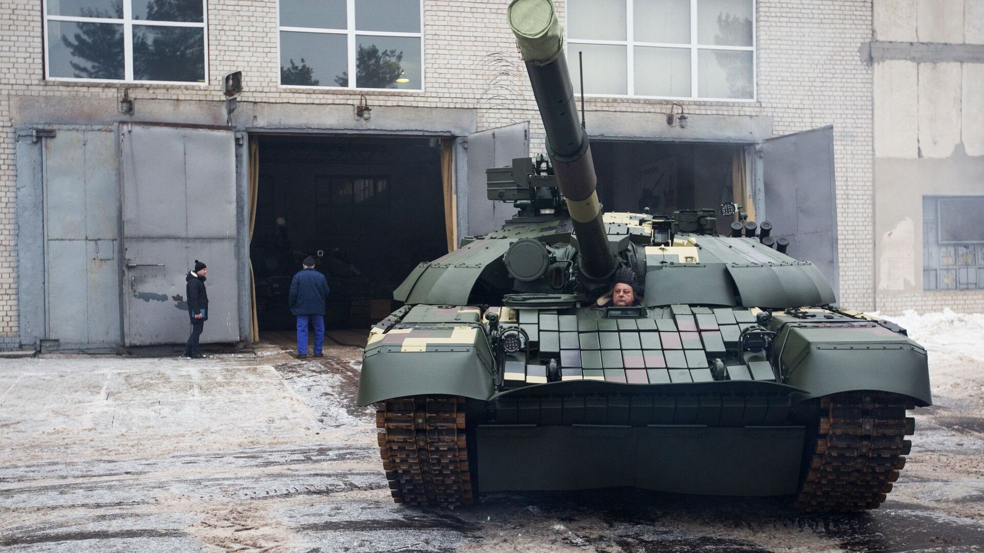 Танк Т-72АМТ на Киевском бронетанковом заводе, архивное фото - Sputnik Литва, 1920, 19.04.2021