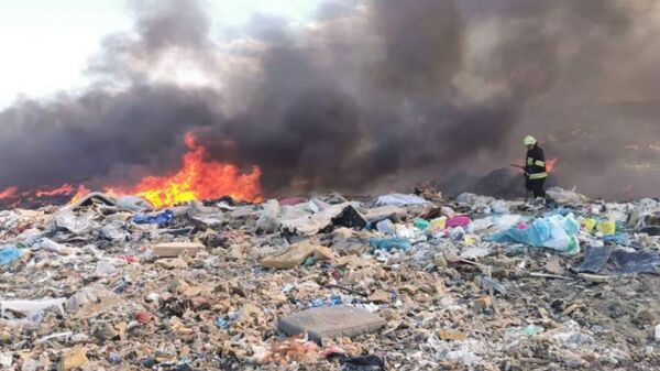 Пожар на свалке отходов в Тельшяйском районе Литвы - Sputnik Lietuva