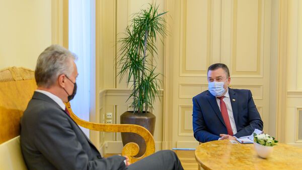 Prezidentas Gitanas Nausėda su Seimo Sveikatos reikalų komiteto pirmininku Antanu Matulu - Sputnik Lietuva