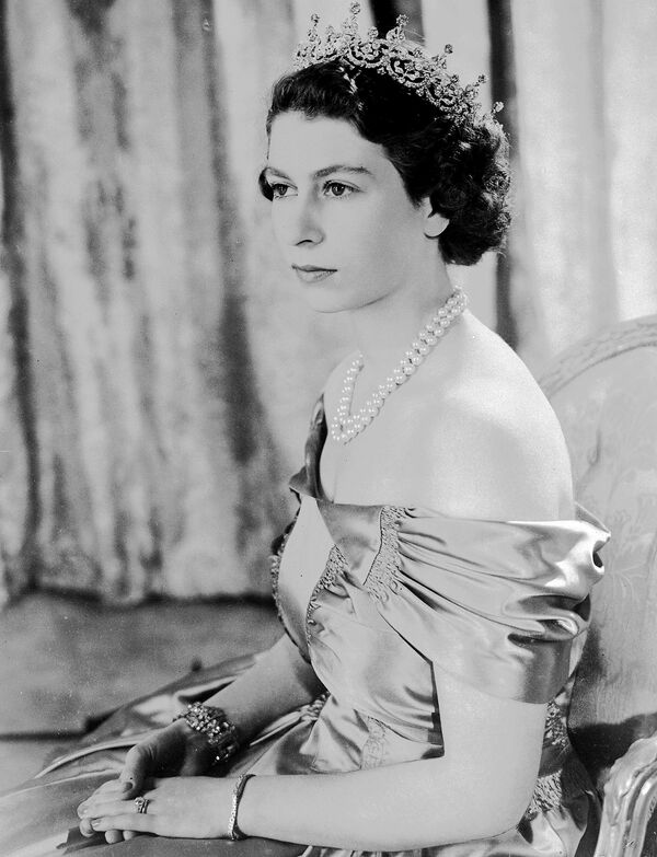 Karalienė Elžbieta II švenčia 95-ąjį gimtadienį balandžio 21 dieną. Balandžio pradžioje karališkąją šeimą ištiko tragedija. Mirė karalienės vyras princas Filipas, kuriam iki šimtmečio tebuvo likę pora mėnesių. - Sputnik Lietuva